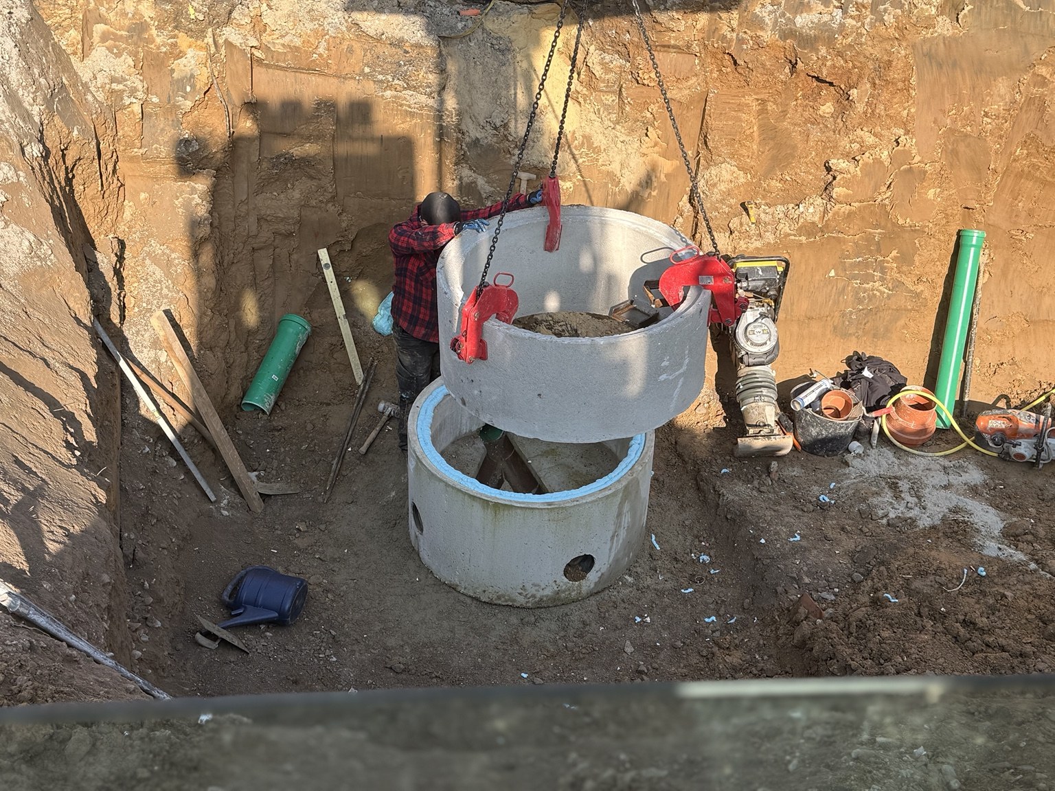 Einbau eines Schachtes im Tiefbau